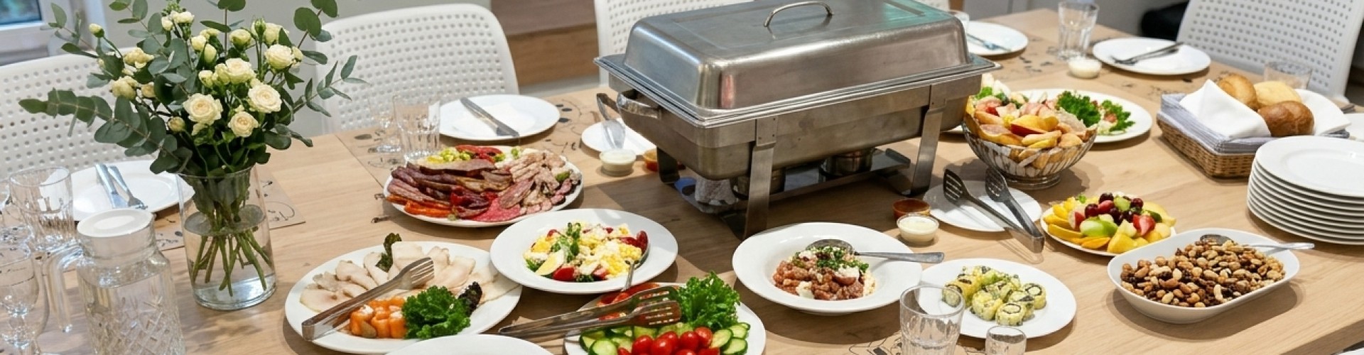 Не лише великі події: переваги кейтерингу для невеликих свят