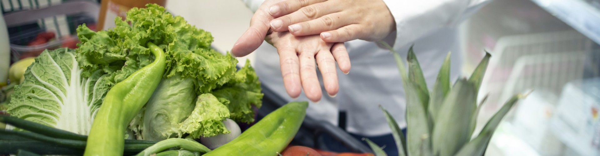 Санітарні стандарти в кейтерингу: як забезпечити безпеку продуктів і гостей