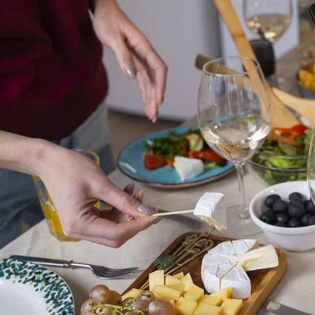 Що обрати для жіночого заходу: легкий фуршет, prosecco-бар чи sweet table